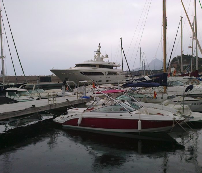 De Rubeccan, het yacht van Jeroen Piqueur, in de Spaanse haven Altea