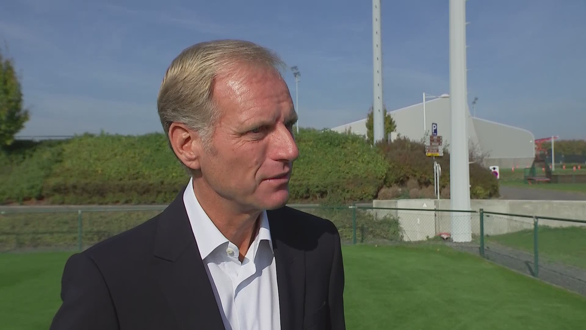 VOETBALSCHANDAAL- Peter Bossaert, baas van de voetbalbond: de enige weg is de vlucht vooruit