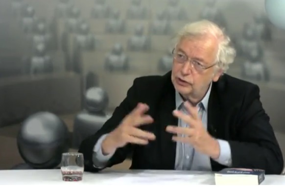 Rik Van Cauwelaert: politiek moet de koninklijke familie redden (want zelf is ze te dom)