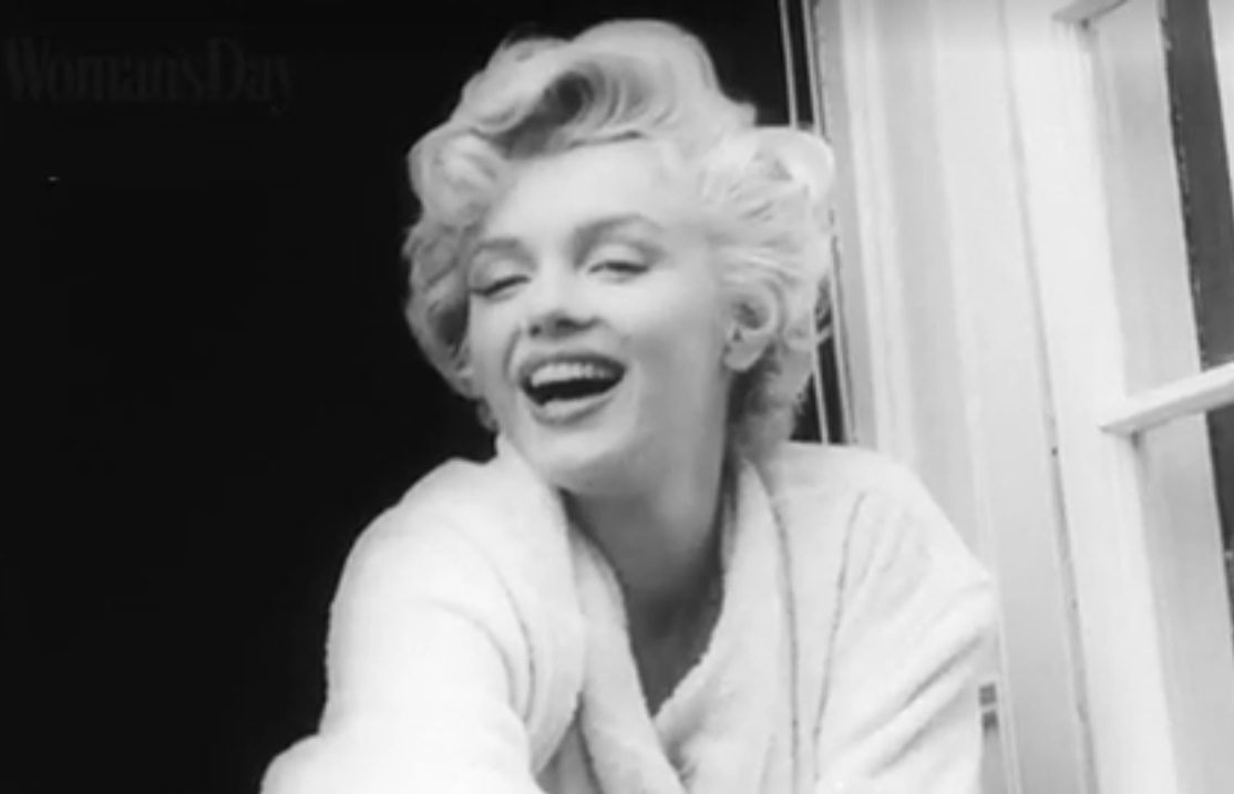 Монро 27. Мэрилин Монро Обезьяньи проделки. Камилла Монро. Зоя Монро. Marilyn Monroe gif.