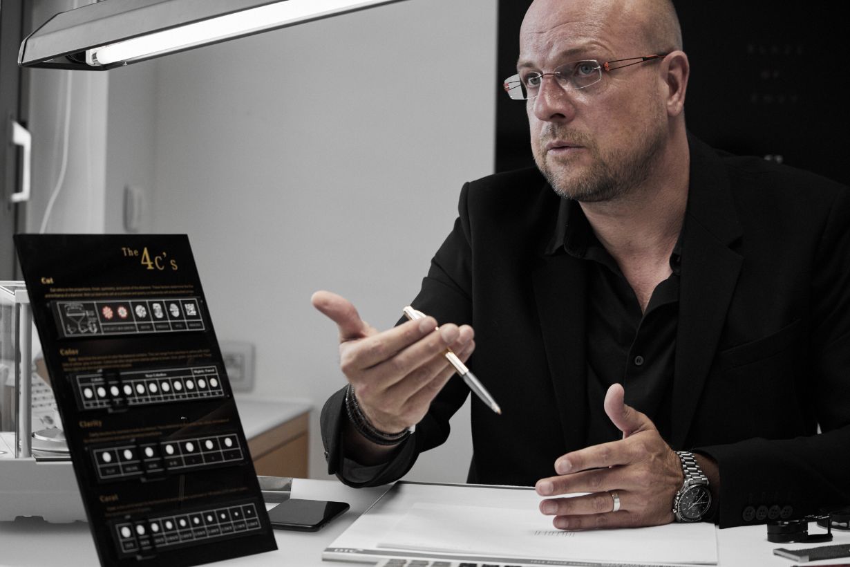 Diamant expert bespreekt de marktwaarde van diamant en de 4C’s tijdens besloten private event van The Inner Circle